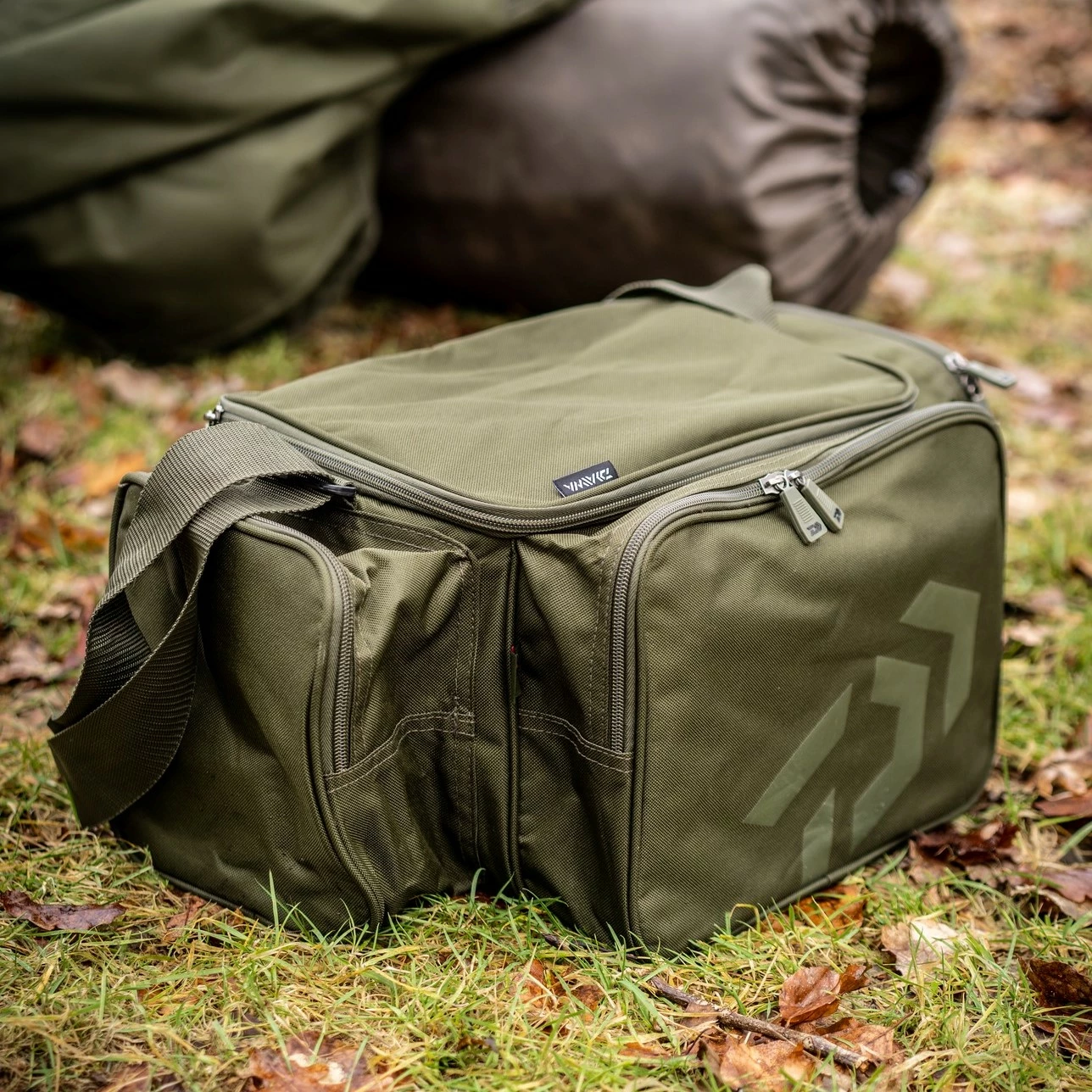 Daiwa Black Widow Compact Tackle Bag 4 Daiwa Black Widow Compact Tackle Bag - Image 2