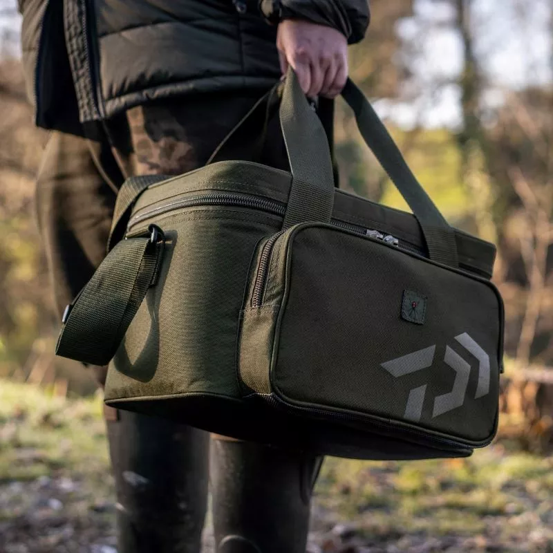 Daiwa Black Widow Large Cool Bait Bag 7 Daiwa Black Widow Large Cool Bait Bag - Image 5