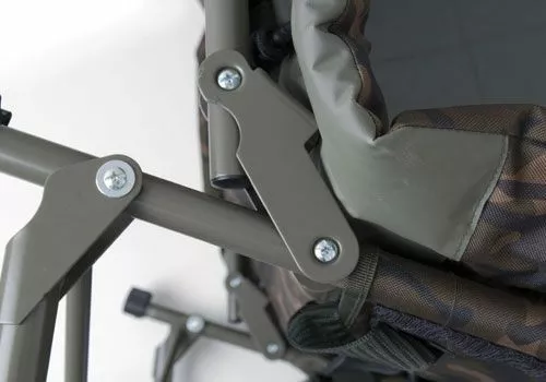 Fox R3 XL Camo Bedchair 9 Fox R3 XL Camo Bedchair - Image 7