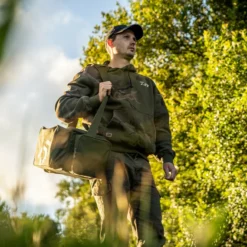 Daiwa Black Widow Low Level Carryall -Game Fishing Shop tovam2zg638098043896340530