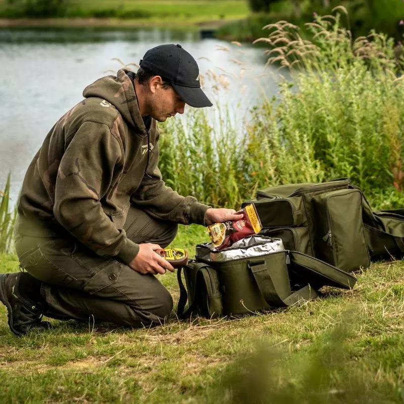 Daiwa Black Widow Large Cool Bait Bag 11 Daiwa Black Widow Large Cool Bait Bag - Image 9