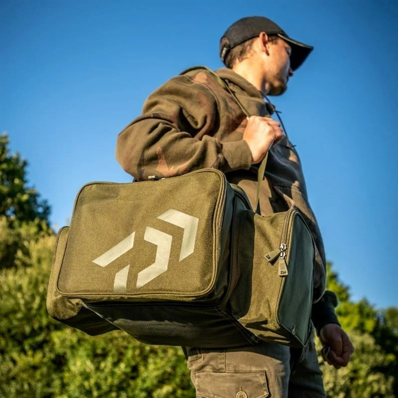 Daiwa Black Widow Compact Tackle Bag 3 Daiwa Black Widow Compact Tackle Bag